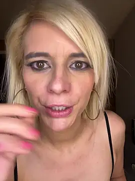 Snapshot of evaluminax chatting on April 6, 2026, 4:46 am evaluminax online show from April 6, 2026, 4:46 am