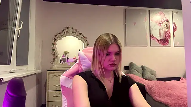 Snapshot of SweettAnny chatting on June 30, 2026, 9:15 pm SweettAnny online show from June 30, 2026, 9:15 pm
