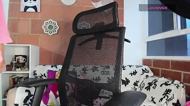 mia lovea online show from March 24, 2026, 10:59 am