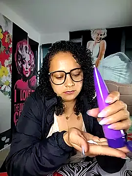 Snapshot of Sofia_Alane chatting on April 23, 2026, 12:29 pm Sofia Alane online show from April 23, 2026, 12:29 pm