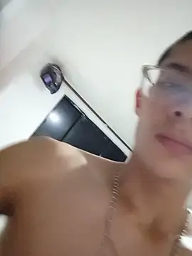luis sanchez018 online show from May 22, 2026, 11:36 pm