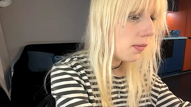 Snapshot of DivinaSpanski chatting on March 26, 2026, 12:58 pm DivinaSpanski online show from March 26, 2026, 12:58 pm