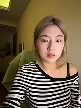 Olivia PINK0322 online show from May 15, 2026, 1:42 pm