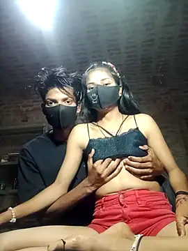 COUPLE-HOTS online show from March 25, 2026, 8:35 am