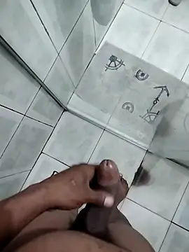 Snapshot of Pretinho-01 chatting on April 16, 2026, 12:33 am Pretinho-01 online show from April 16, 2026, 12:33 am