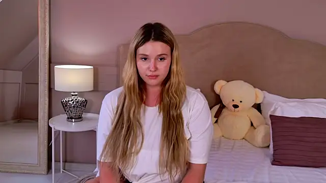 CharlotteAtwoood online show from June 14, 2026, 4:08 pm