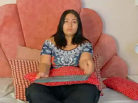 Snapshot of AriaBennett__ chatting on July 13, 2026, 2:00 am AriaBennett online show from July 13, 2026, 2:00 am