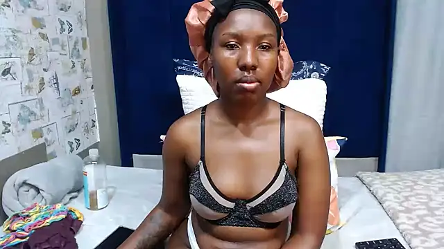 Snapshot of Candylips22 chatting on August 6, 2026, 6:25 pm Candylips22 online show from August 6, 2026, 6:25 pm