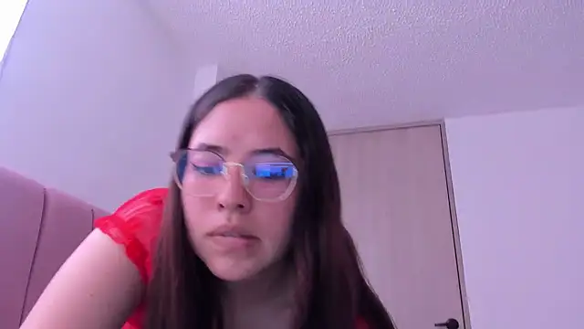 Lauxury H online show from May 15, 2026, 9:02 pm