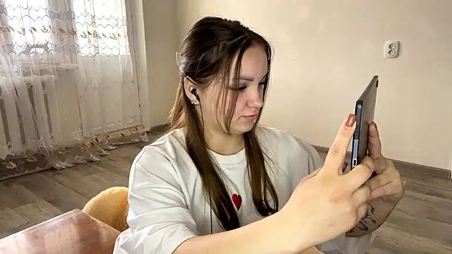 Snapshot of NosyFuel chatting on March 27, 2026, 6:44 am NosyFuel online show from March 27, 2026, 6:44 am