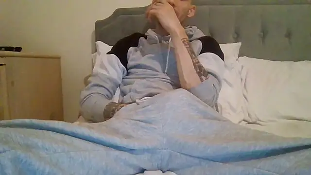 feetlovrr94 online show from March 23, 2026, 3:12 pm