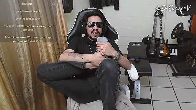 Snapshot of IASuarezV chatting on April 10, 2026, 7:48 am IASuarezV online show from April 10, 2026, 7:48 am