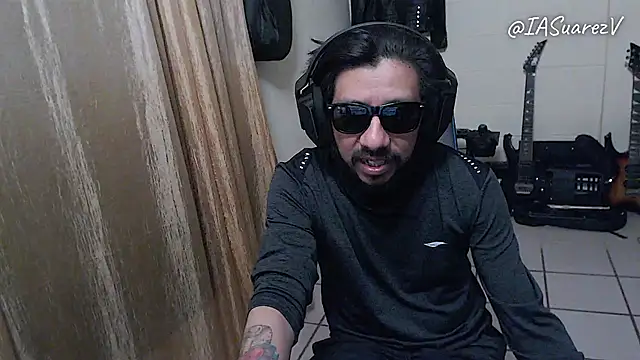 Snapshot of IASuarezV chatting on April 16, 2026, 4:46 am IASuarezV online show from April 16, 2026, 4:46 am