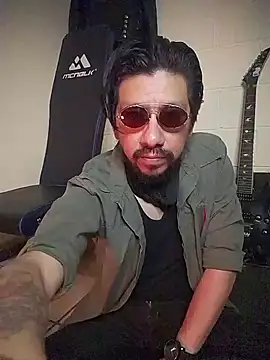 Snapshot of IASuarezV chatting on April 14, 2026, 3:55 am IASuarezV online show from April 14, 2026, 3:55 am