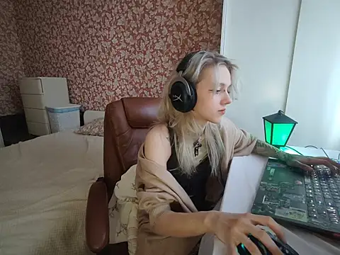 StijenaHunt online show from April 20, 2026, 1:24 pm