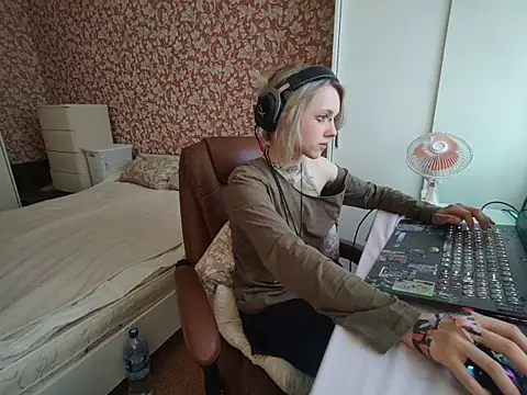 StijenaHunt online show from May 2, 2026, 1:05 pm