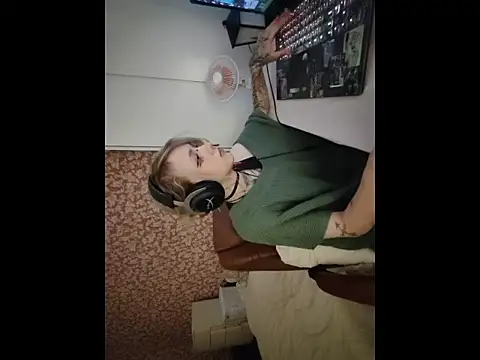 StijenaHunt online show from May 1, 2026, 2:33 pm