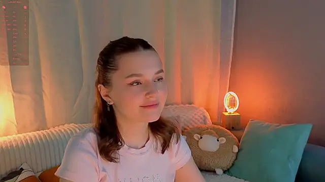 Snapshot of LorriMonz chatting on June 4, 2026, 1:54 am LorriMonz online show from June 4, 2026, 1:54 am