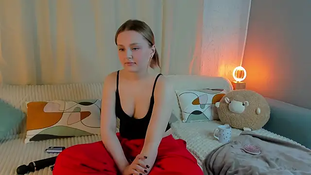 LorriMonz online show from May 14, 2026, 1:46 am
