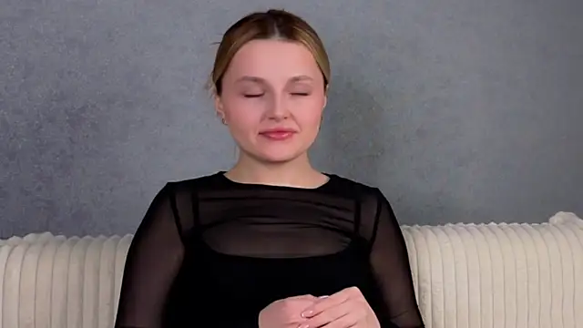 Snapshot of LorriMonz chatting on March 29, 2026, 3:30 am LorriMonz online show from March 29, 2026, 3:30 am