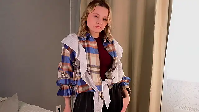 Snapshot of LorriMonz chatting on April 1, 2026, 3:30 am LorriMonz online show from April 1, 2026, 3:30 am