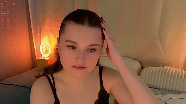 Snapshot of LorriMonz chatting on June 2, 2026, 1:27 am LorriMonz online show from June 2, 2026, 1:27 am