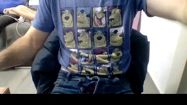 Snapshot of ACruoreX chatting on March 31, 2026, 7:54 am ACruoreX online show from March 31, 2026, 7:54 am