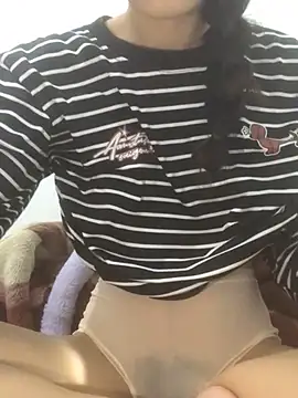 Snapshot of Yuri_k2 chatting on April 15, 2026, 2:32 pm Yuri k2 online show from April 15, 2026, 2:32 pm