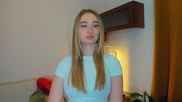VioletteClaire online show from May 25, 2026, 9:19 am