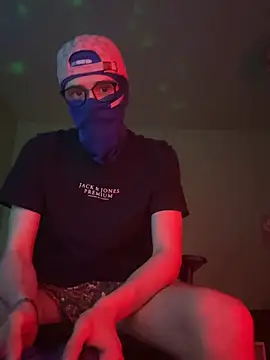 le-couple-en-chaleur  online show from March 24, 2026, 10:10 pm