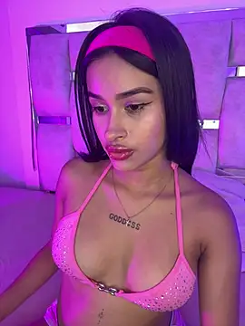 Snapshot of Lizzy_Bonnie chatting on May 17, 2026, 6:52 pm Lizzy Bonnie online show from May 17, 2026, 6:52 pm
