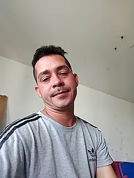 Gabriel leon33 online show from June 4, 2026, 8:13 pm