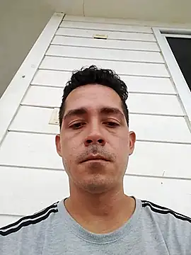 Gabriel leon33 online show from June 11, 2026, 9:45 pm