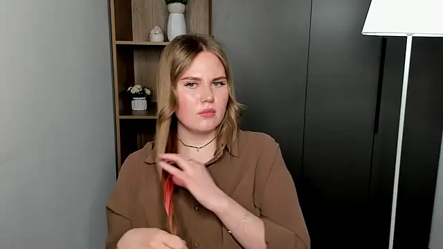 Snapshot of PaulinaBigley chatting on April 1, 2026, 1:41 pm PaulinaBigley online show from April 1, 2026, 1:41 pm