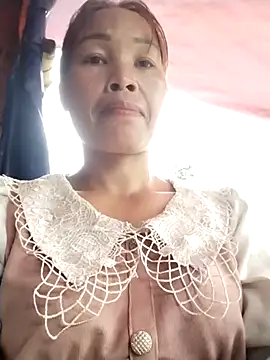 Snapshot of Ely-cute2k chatting on May 18, 2026, 1:06 am Ely-cute2k online show from May 18, 2026, 1:06 am