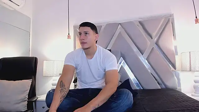 Chriss Diamond online show from April 24, 2026, 3:41 am
