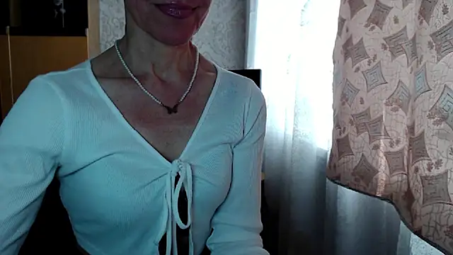 Snapshot of LadyL2026 chatting on April 1, 2026, 8:59 am LadyL2026 online show from April 1, 2026, 8:59 am
