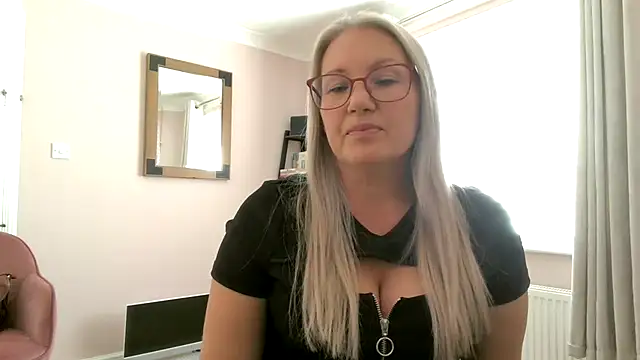 EmberSinn online show from June 9, 2026, 11:44 am