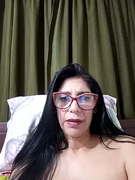 Snapshot of SamanthaRosse01_ chatting on April 24, 2026, 3:08 am SamanthaRosse01 online show from April 24, 2026, 3:08 am