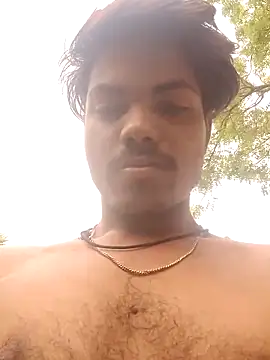 Snapshot of luck00y chatting on April 29, 2026, 12:48 am luck00y online show from April 29, 2026, 12:48 am