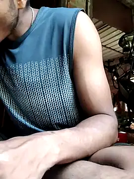 Snapshot of luck00y chatting on May 4, 2026, 3:21 am luck00y online show from May 4, 2026, 3:21 am