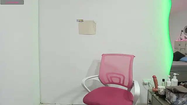 Snapshot of RebecaMartini chatting on May 22, 2026, 10:08 pm RebecaMartini online show from May 22, 2026, 10:08 pm