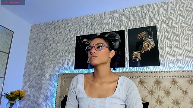 ValeAlvarez  online show from April 20, 2026, 6:09 pm