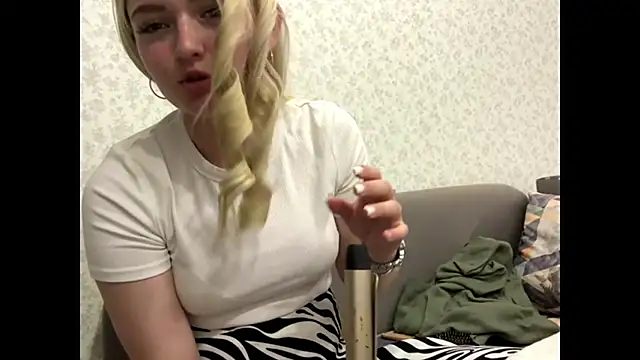 Snapshot of Sophia_Blonde chatting on May 18, 2026, 4:56 pm Sophia Blonde online show from May 18, 2026, 4:56 pm