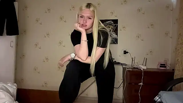 Snapshot of Sophia_Blonde chatting on May 17, 2026, 6:19 pm Sophia Blonde online show from May 17, 2026, 6:19 pm