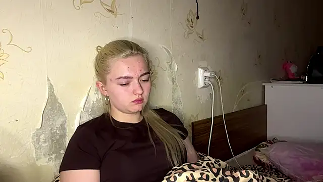 Snapshot of Sophia_Blonde chatting on April 24, 2026, 1:18 am Sophia Blonde online show from April 24, 2026, 1:18 am