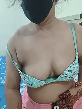 HeartlessGirl online show from May 30, 2026, 7:47 am