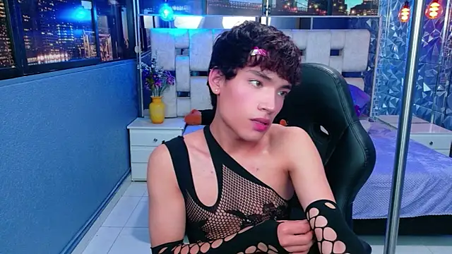 IsaacNovaa online show from April 21, 2026, 8:04 pm