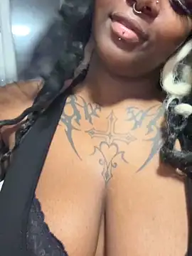 Snapshot of Nyla_xox chatting on April 18, 2026, 12:35 am Nyla xox online show from April 18, 2026, 12:35 am