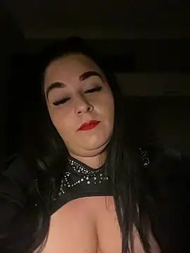 Snapshot of Szandra26 chatting on April 12, 2026, 10:35 pm Szandra26 online show from April 12, 2026, 10:35 pm